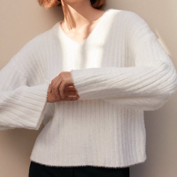 NWT Aritzia Babaton Ulmann Sweater - Picture 1 of 9